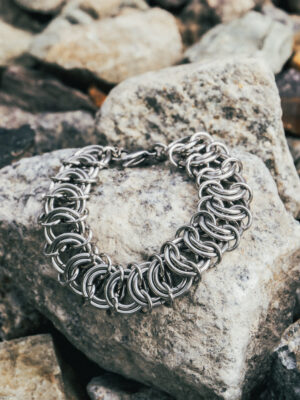 Photo 14-7-2569 BE, 16 13 01 Vertebrae Chain Bracelet